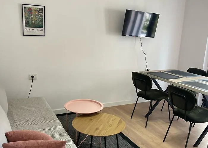Cozy Apartment Near Center