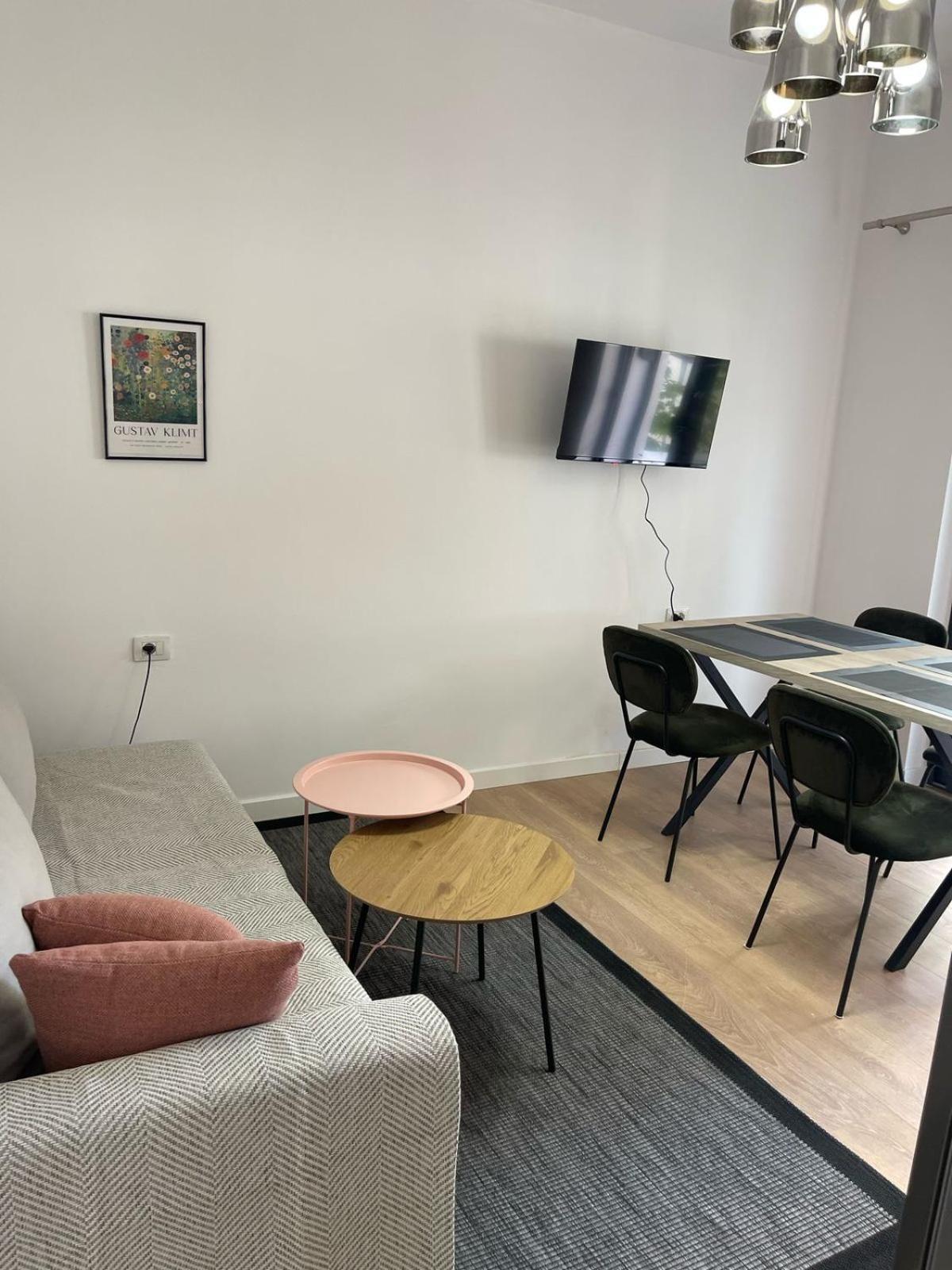 Cozy Near Center